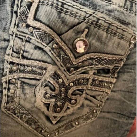 Rock Revival Jean Shorts Size 26 Fay Mid-rise
Shorty Brand Nwt140 Retail Bling - Picture 8 of 9